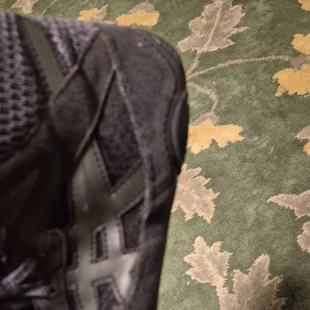 Asics Men's Black and Gray Athletic Shoes